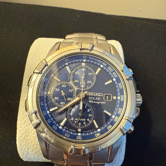 Seiko Solar Chronograph with Blue Dial and Silver Band - Picture 2 of 9